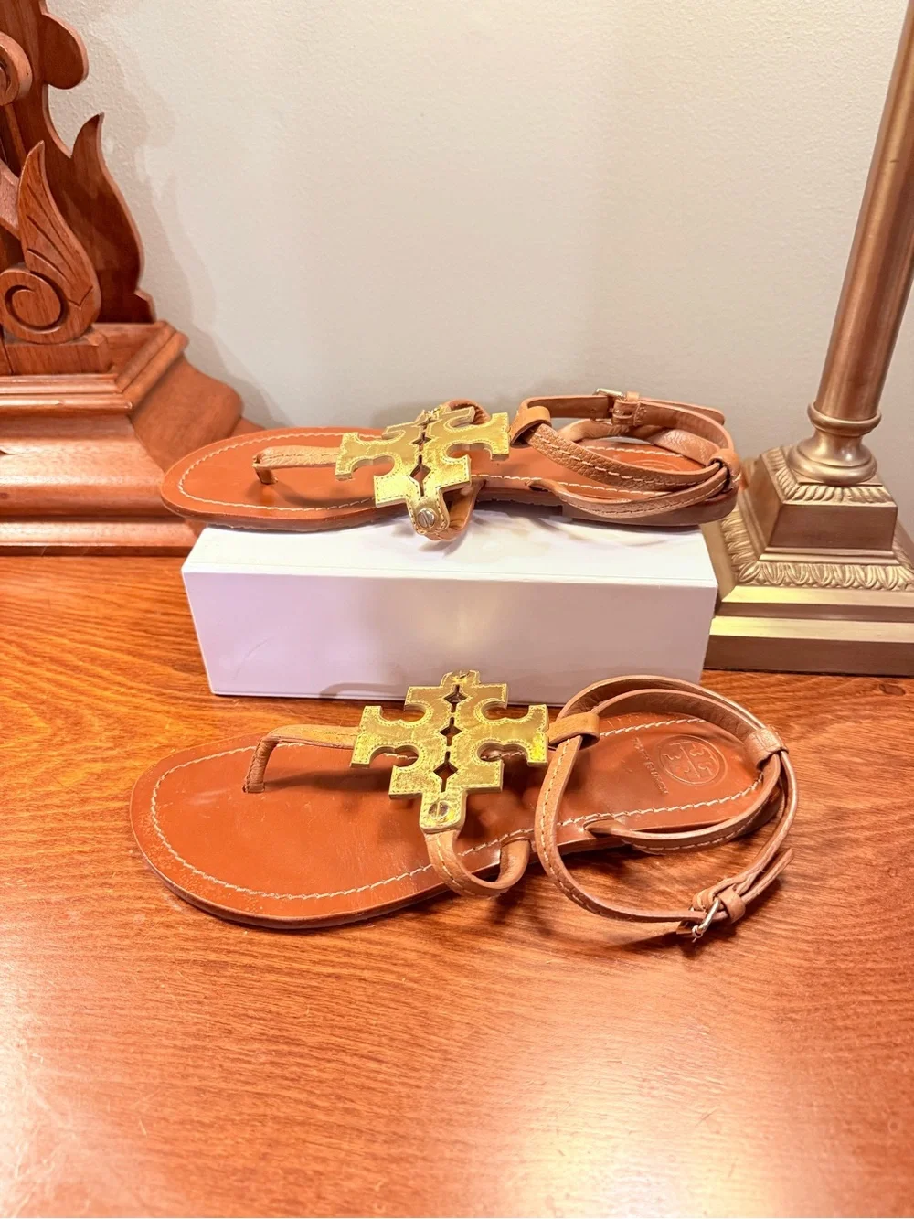 Tory Burch Phoebe Tan Leather Sandals with Gold Logo Accent Size 7